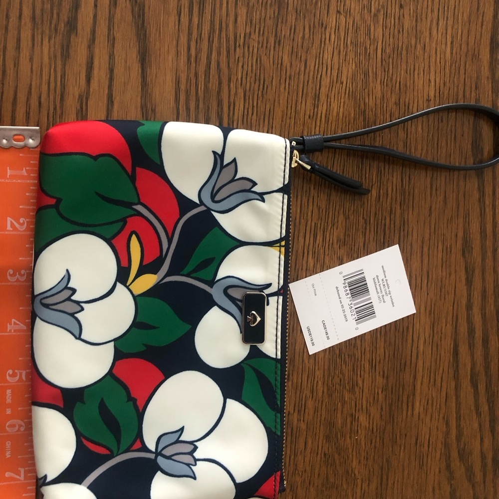 Beautiful new Kate Spade wristlet
